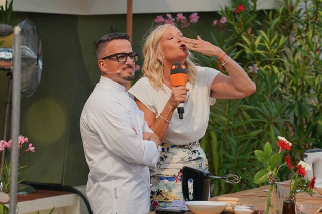 ZDF-Fernsehgarten 2026. Andrea (Kiwi) Kiewel und Maximilian Zedelmeier im ZDF Fernsehgarten mit dem Motto Italo-Schlager am 16.08.2026 in Mainz. Mainz ZDF Fernsehgarten Rheinland-Pfalz *** ZDF Fernsehgarten 2026: Andrea Kiwi Kiewel and Maximilian Zedelmeier on ZDF Fernsehgarten, themed Italo Schlager, on August 16, 2026, in Mainz, Rhineland-Palatinate