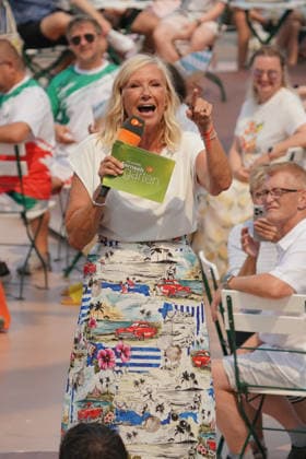 ZDF-Fernsehgarten 2026. Andrea (Kiwi) Kiewel und Vanessa Siciliano im ZDF Fernsehgarten mit dem Motto Italo-Schlager am 16.08.2026 in Mainz. Mainz ZDF Fernsehgarten Rheinland-Pfalz *** ZDF Fernsehgarten 2026: Andrea Kiwi Kiewel and Vanessa Siciliano on ZDF Fernsehgarten with the theme Italo Schlager on August 16, 2026, in Mainz, Rhineland-Palatinate