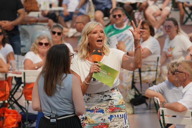 ZDF-Fernsehgarten 2026. Andrea (Kiwi) Kiewel und Vanessa Siciliano im ZDF Fernsehgarten mit dem Motto Italo-Schlager am 16.08.2026 in Mainz. Mainz ZDF Fernsehgarten Rheinland-Pfalz *** ZDF Fernsehgarten 2026: Andrea Kiwi Kiewel and Vanessa Siciliano on ZDF Fernsehgarten with the theme Italo Schlager on August 16, 2026, in Mainz, Rhineland-Palatinate