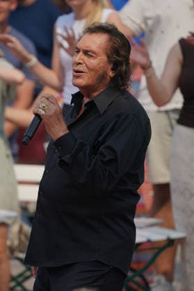 ZDF-Fernsehgarten 2026. Engelbert im ZDF Fernsehgarten mit dem Motto Italo-Schlager am 16.08.2026 in Mainz. Mainz ZDF Fernsehgarten Rheinland-Pfalz *** ZDF Fernsehgarten 2026: Engelbert at the ZDF Fernsehgarten with the theme Italo Schlager on August 16, 2026, in Mainz, Rhineland-Palatinate, ZDF Fernsehgarten