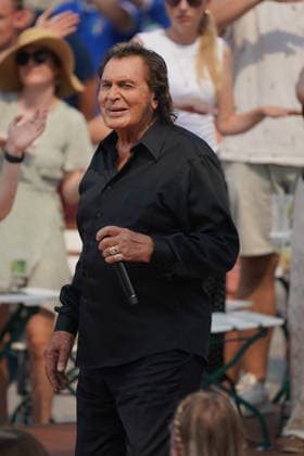 ZDF-Fernsehgarten 2026. Engelbert im ZDF Fernsehgarten mit dem Motto Italo-Schlager am 16.08.2026 in Mainz. Mainz ZDF Fernsehgarten Rheinland-Pfalz *** ZDF Fernsehgarten 2026: Engelbert at the ZDF Fernsehgarten with the theme Italo Schlager on August 16, 2026, in Mainz, Rhineland-Palatinate, ZDF Fernsehgarten