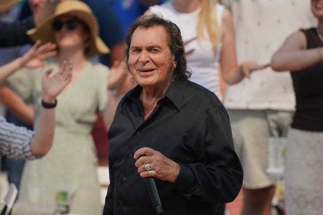 ZDF-Fernsehgarten 2026. Engelbert im ZDF Fernsehgarten mit dem Motto Italo-Schlager am 16.08.2026 in Mainz. Mainz ZDF Fernsehgarten Rheinland-Pfalz *** ZDF Fernsehgarten 2026: Engelbert at the ZDF Fernsehgarten with the theme Italo Schlager on August 16, 2026, in Mainz, Rhineland-Palatinate, ZDF Fernsehgarten