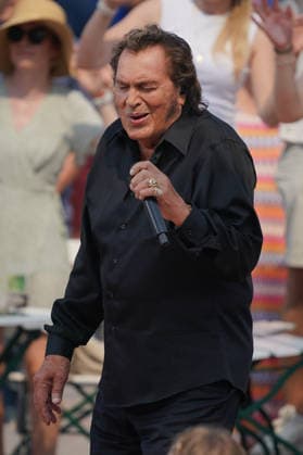 ZDF-Fernsehgarten 2026. Engelbert im ZDF Fernsehgarten mit dem Motto Italo-Schlager am 16.08.2026 in Mainz. Mainz ZDF Fernsehgarten Rheinland-Pfalz *** ZDF Fernsehgarten 2026: Engelbert at the ZDF Fernsehgarten with the theme Italo Schlager on August 16, 2026, in Mainz, Rhineland-Palatinate, ZDF Fernsehgarten