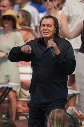 ZDF-Fernsehgarten 2026. Engelbert im ZDF Fernsehgarten mit dem Motto Italo-Schlager am 16.08.2026 in Mainz. Mainz ZDF Fernsehgarten Rheinland-Pfalz *** ZDF Fernsehgarten 2026: Engelbert at the ZDF Fernsehgarten with the theme Italo Schlager on August 16, 2026, in Mainz, Rhineland-Palatinate, ZDF Fernsehgarten