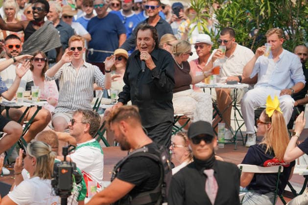 ZDF-Fernsehgarten 2026. Engelbert im ZDF Fernsehgarten mit dem Motto Italo-Schlager am 16.08.2026 in Mainz. Mainz ZDF Fernsehgarten Rheinland-Pfalz *** ZDF Fernsehgarten 2026: Engelbert at the ZDF Fernsehgarten with the theme Italo Schlager on August 16, 2026, in Mainz, Rhineland-Palatinate, ZDF Fernsehgarten