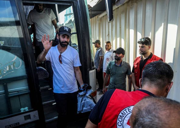 35 Palestinian prisoners arrive in Khan Yunis after release KHAN YUNIS, GAZA, PALESTINE - AUGUST 16: 35 Palestinian prisoners released by Israeli forces are brought to Khan Yunis, Gaza, Palestine, through the International Committee of the Red Cross. The prisoners are taken to Nasser Hospital in the city for medical checks, where they are greeted by their relatives. Abed Rahim Khatib Anadolu Khan Yunis Gaza. Editorial use only. Please get in touch for any other usage.  Copyright: x2026xAnadoluxAbedxRahimxKhatibx