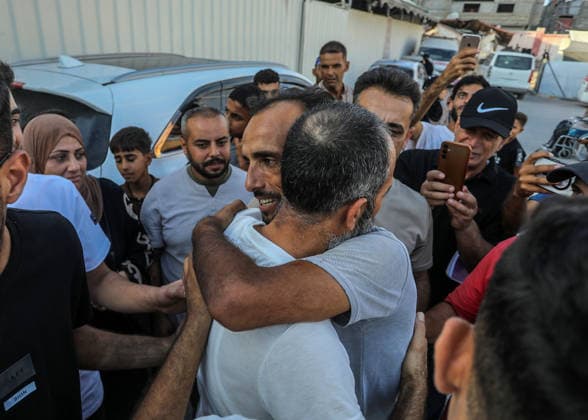 35 Palestinian prisoners arrive in Khan Yunis after release KHAN YUNIS, GAZA, PALESTINE - AUGUST 16: 35 Palestinian prisoners released by Israeli forces are brought to Khan Yunis, Gaza, Palestine, through the International Committee of the Red Cross. The prisoners are taken to Nasser Hospital in the city for medical checks, where they are greeted by their relatives. Abed Rahim Khatib Anadolu Khan Yunis Gaza. Editorial use only. Please get in touch for any other usage.  Copyright: x2026xAnadoluxAbedxRahimxKhatibx