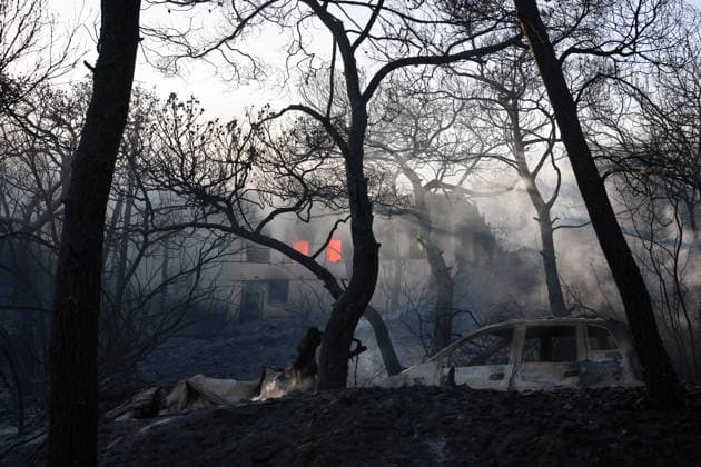 Wildfire kills 2 on Greek island of Salamina near Athens ATHENS, GREECE - AUGUST 16: A wildfire burns, on the island of Salamina, west of Athens, Greece, on August 16, 2026. Two people were found dead in a forested area of Peristeria on the Greek island of Salamina, where a wildfire broke out around noon Sunday, local media reported. Costas Baltas Anadolu Athens Greece. Editorial use only. Please get in touch for any other usage.  Copyright: x2026xAnadoluxCostasxBaltasx