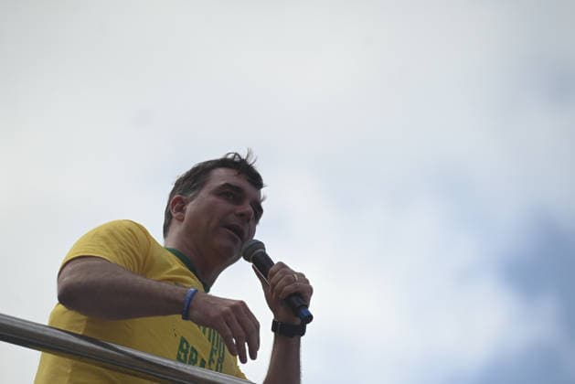 Flavio Bolsonaro addresses supporters at campaign rally in Rio de Janeiro RIO DE JANEIRO, BRAZIL - AUGUST 16: Brazilian presidential candidate Flavio Bolsonaro is set to officially launch his presidential campaign with a rally at Copacabana Beach in Rio de Janeiro, Brazil, on August 16, 2026. The rally is expected to draw a large number of supporters. Brazil s Military Police is expected to reinforce security measures along the beachfront due to the expected crowd and the potential impact of the event on traffic and public circulation. Copacabana Beach has previously hosted demonstrations in support of Flavio Bolsonaro s father, former President Jair Bolsonaro, and is closely associated with the Bolsonaro family s political base in Rio de J  Copyright: x2026xAnadoluxFabioxTeixeirax