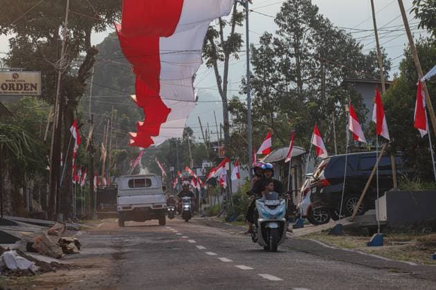 August 16, 2026, Malang, Jawa Timur, East Java, Indonesia: MALANG, EAST JAVA, INDONESIA, AUGUST 16, 2026: An aerial view shows a 600-meter-long Indonesian red-and-white flag displayed along a village road in Wonorejo Village, Malang Regency, East Java, at the foot of Mount Arjuno. Residents unfurled the giant flag as part of celebrations marking Indonesia s 81st Independence Day. Malang, Jawa Timur Indonesia - ZUMAq101 20260816_zna_q101_028 Copyright: xPatrikxCahyoxLumintux