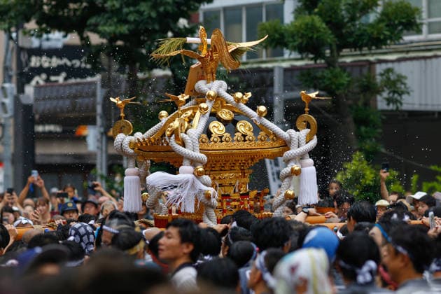 Fukagawa Hachiman Festival 2026 in Tokyo Japan - 16 AUG 2026. Participants seen carrying a heavily decorated mikoshi (portable shrine) in Koto Ward during the Fukagawa Hachiman Festival. The triennial festival is one of Tokyo s top three major Edo-period festivals held at Tomioka Hachimangu Shrine. It is well known as the Water-Splashing Festival (Mizukake Matsuri), where participants toss gallons of purifying water onto shrine bearers to beat the intense midsummer heat and bless the local community. Tokyo Japan Copyright: xRodrigoxReyesxMarinx xSOPAxImagesx 20260816_RodrigoRMarin_FukagawaHachimanFest002