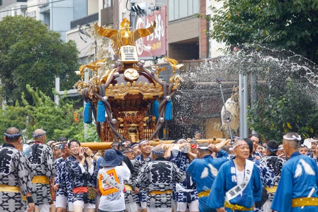 Fukagawa Hachiman Festival 2026 in Tokyo Japan - 16 AUG 2026. Participants seen carrying a heavily decorated mikoshi (portable shrine) through a cascade of splashing water in Koto Ward during the Fukagawa Hachiman Festival. The triennial festival is one of Tokyo s top three major Edo-period festivals held at Tomioka Hachimangu Shrine. It is well known as the Water-Splashing Festival (Mizukake Matsuri), where participants toss gallons of purifying water onto shrine bearers to beat the intense midsummer heat and bless the local community. Tokyo Japan Copyright: xRodrigoxReyesxMarinx xSOPAxImagesx 20260816_RodrigoRMarin_FukagawaHachimanFest029