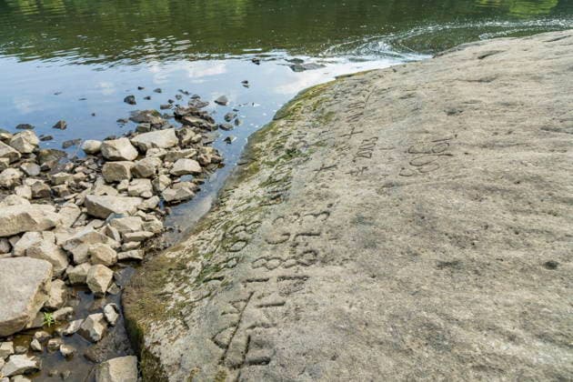 Hungerstein Pirna Posta Hungerstein in der Elbe, Pirna-Oberposta bei starkem Niedrigwasser am 16.08.2026 Pirna Sachsen Deutschland *** Hungerstein, Pirna, Posta; Hungerstein in the Elbe River, Pirna, Oberposta, during a period of extremely low water levels on August 16, 2026, Pirna, Saxony, Germany