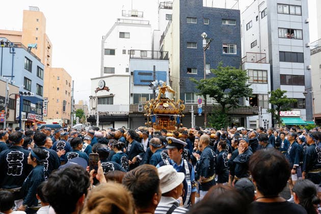 August 16, 2026, Tokyo, Japan: People gathered during Fukagawa Hachiman Festival to carry a heavily decorated mikoshi (portable shrine) in Koto Ward. The triennial festival is one of Tokyo s top three major Edo-period festivals held at Tomioka Hachimangu Shrine. It is well known as the Water-Splashing Festival (Mizukake Matsuri), where participants toss gallons of purifying water onto shrine bearers to beat the intense midsummer heat and bless the local community. Tokyo Japan - ZUMAs197 20260816_aaa_s197_054 Copyright: xRodrigoxReyesxMarinx