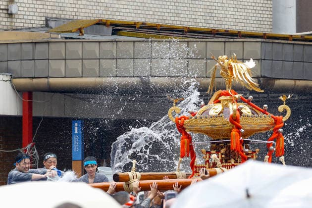 August 16, 2026, Tokyo, Japan: A heavily decorated mikoshi (portable shrine) seen during the Fukagawa Hachiman Festival. The triennial festival is one of Tokyo s top three major Edo-period festivals held at Tomioka Hachimangu Shrine. It is well known as the Water-Splashing Festival (Mizukake Matsuri), where participants toss gallons of purifying water onto shrine bearers to beat the intense midsummer heat and bless the local community. Tokyo Japan - ZUMAs197 20260816_aaa_s197_056 Copyright: xRodrigoxReyesxMarinx