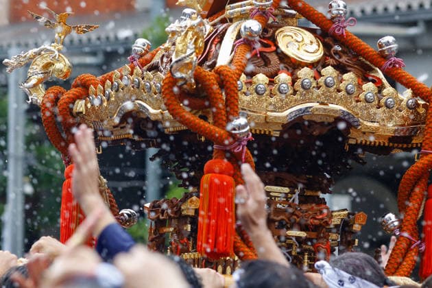 August 16, 2026, Tokyo, Japan: A heavily decorated mikoshi (portable shrine) seen during the Fukagawa Hachiman Festival. The triennial festival is one of Tokyo s top three major Edo-period festivals held at Tomioka Hachimangu Shrine. It is well known as the Water-Splashing Festival (Mizukake Matsuri), where participants toss gallons of purifying water onto shrine bearers to beat the intense midsummer heat and bless the local community. Tokyo Japan - ZUMAs197 20260816_aaa_s197_062 Copyright: xRodrigoxReyesxMarinx