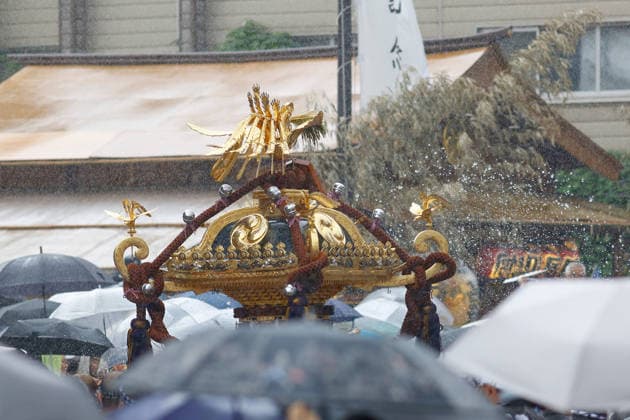 August 16, 2026, Tokyo, Japan: A heavily decorated mikoshi (portable shrine) seen during the Fukagawa Hachiman Festival. The triennial festival is one of Tokyo s top three major Edo-period festivals held at Tomioka Hachimangu Shrine. It is well known as the Water-Splashing Festival (Mizukake Matsuri), where participants toss gallons of purifying water onto shrine bearers to beat the intense midsummer heat and bless the local community. Tokyo Japan - ZUMAs197 20260816_aaa_s197_069 Copyright: xRodrigoxReyesxMarinx