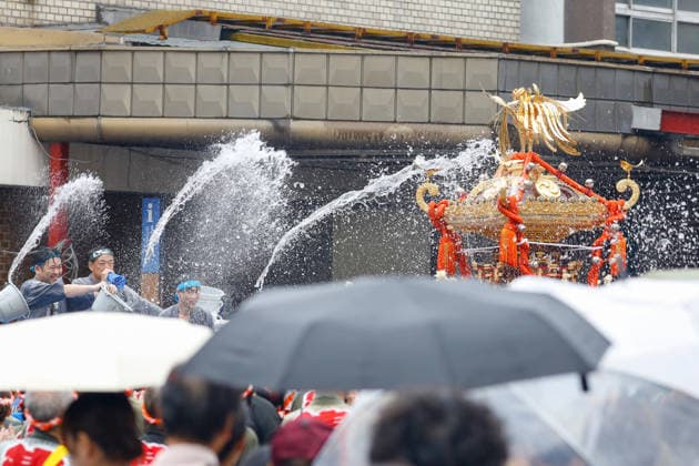 August 16, 2026, Tokyo, Japan: A heavily decorated mikoshi (portable shrine) seen during the Fukagawa Hachiman Festival. The triennial festival is one of Tokyo s top three major Edo-period festivals held at Tomioka Hachimangu Shrine. It is well known as the Water-Splashing Festival (Mizukake Matsuri), where participants toss gallons of purifying water onto shrine bearers to beat the intense midsummer heat and bless the local community. Tokyo Japan - ZUMAs197 20260816_aaa_s197_067 Copyright: xRodrigoxReyesxMarinx