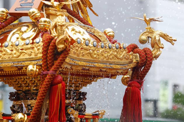 August 16, 2026, Tokyo, Japan: A heavily decorated mikoshi (portable shrine) seen during the Fukagawa Hachiman Festival. The triennial festival is one of Tokyo s top three major Edo-period festivals held at Tomioka Hachimangu Shrine. It is well known as the Water-Splashing Festival (Mizukake Matsuri), where participants toss gallons of purifying water onto shrine bearers to beat the intense midsummer heat and bless the local community. Tokyo Japan - ZUMAs197 20260816_aaa_s197_073 Copyright: xRodrigoxReyesxMarinx