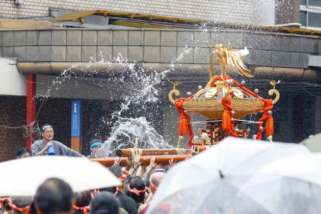 August 16, 2026, Tokyo, Japan: A heavily decorated mikoshi (portable shrine) seen during the Fukagawa Hachiman Festival. The triennial festival is one of Tokyo s top three major Edo-period festivals held at Tomioka Hachimangu Shrine. It is well known as the Water-Splashing Festival (Mizukake Matsuri), where participants toss gallons of purifying water onto shrine bearers to beat the intense midsummer heat and bless the local community. Tokyo Japan - ZUMAs197 20260816_aaa_s197_079 Copyright: xRodrigoxReyesxMarinx