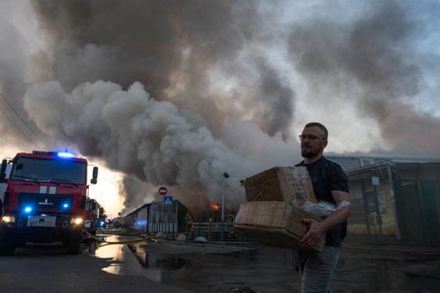 Russian Attack Destroys Ukraine s Largest Book Market In Kyiv Shop owners at a book market try to save their belongings from a fire that broke out following an overnight Russian missile and drone attack in Kyiv, Ukraine, on August 16, 2026. Two people were reported injured. Kyiv Ukraine  Copyright: xMaxymxMarusenkox originalFilename: musiienko-notitle260816_np2Nm.jpg