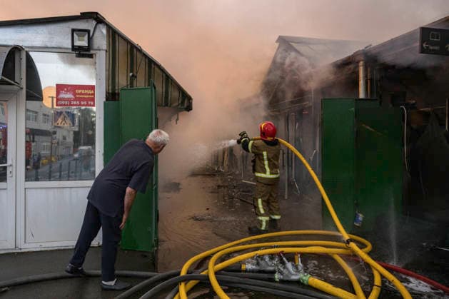 Russian Attack Destroys Ukraine s Largest Book Market In Kyiv Shop owners at a book market try to save their belongings from a fire that broke out following an overnight Russian missile and drone attack in Kyiv, Ukraine, on August 16, 2026. Two people were reported injured. Kyiv Ukraine  Copyright: xMaxymxMarusenkox originalFilename: musiienko-notitle260816_npRnh.jpg