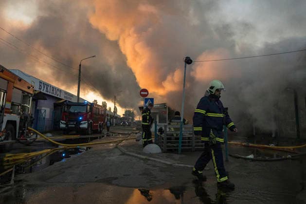 Russian Attack Destroys Ukraine s Largest Book Market In Kyiv Firefighters work to extinguish a fire at a book market in Kyiv, Ukraine, on August 16, 2026. The fire broke out after Russia attacked Kyiv overnight with ballistic missiles and jet-powered attack drones, destroying one of Ukraine s largest book markets. Two people were reported injured. Kyiv Ukraine  Copyright: xMaxymxMarusenkox originalFilename: musiienko-notitle260816_npZYl.jpg