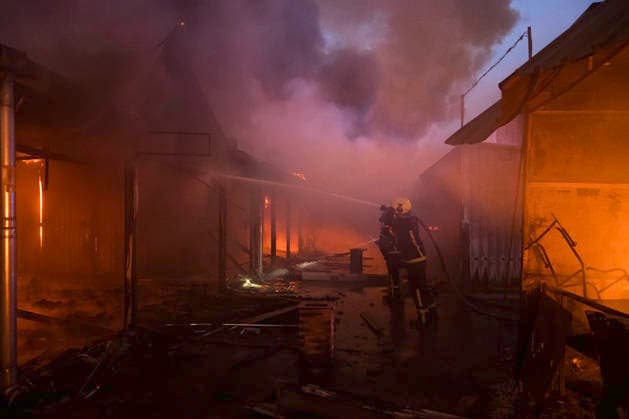 Russian Attack Destroys Ukraine s Largest Book Market In Kyiv Firefighters work to extinguish a fire at a book market in Kyiv, Ukraine, on August 16, 2026. The fire broke out after Russia attacked Kyiv overnight with ballistic missiles and jet-powered attack drones, destroying one of Ukraine s largest book markets. Two people were reported injured. Kyiv Ukraine  Copyright: xMaxymxMarusenkox originalFilename: musiienko-notitle260816_npFX7.jpg