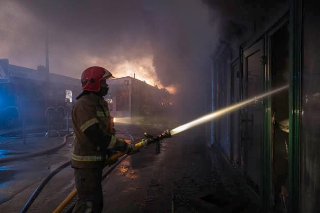 Russian Attack Destroys Ukraine s Largest Book Market In Kyiv Firefighters work to extinguish a fire at a book market in Kyiv, Ukraine, on August 16, 2026. The fire broke out after Russia attacked Kyiv overnight with ballistic missiles and jet-powered attack drones, destroying one of Ukraine s largest book markets. Two people were reported injured. Kyiv Ukraine  Copyright: xMaxymxMarusenkox originalFilename: musiienko-notitle260816_npjg1.jpg