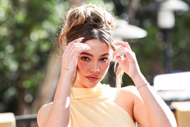 Netflix s Outer Banks Season 5 Event: Pogues For Life A Fan Farewell HOLLYWOOD, LOS ANGELES, CALIFORNIA, USA - AUGUST 15: Madelyn Cline wearing a Siedres Dalia Two-Tone Draped Chiffon Gown with Bow Detail arrives at Netflix s Outer Banks Season 5 Event: Pogues For Life A Fan Farewell held at The Ford (The John Anson Ford Amphitheatre) on August 15, 2026 in Hollywood, Los Angeles, California, United States. Hollywood The Ford (The John Anson Ford Amphitheatre) California United States Copyright: xXavierxCollin ImagexPressxAgencyx