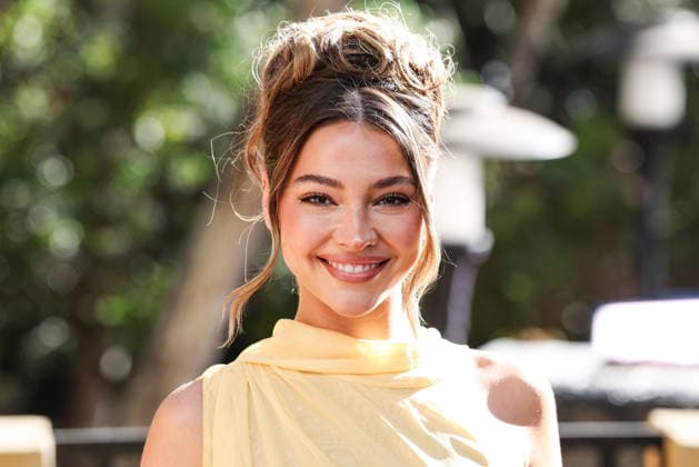 Netflix s Outer Banks Season 5 Event: Pogues For Life A Fan Farewell HOLLYWOOD, LOS ANGELES, CALIFORNIA, USA - AUGUST 15: Madelyn Cline wearing a Siedres Dalia Two-Tone Draped Chiffon Gown with Bow Detail arrives at Netflix s Outer Banks Season 5 Event: Pogues For Life A Fan Farewell held at The Ford (The John Anson Ford Amphitheatre) on August 15, 2026 in Hollywood, Los Angeles, California, United States. Hollywood The Ford (The John Anson Ford Amphitheatre) California United States Copyright: xXavierxCollin ImagexPressxAgencyx