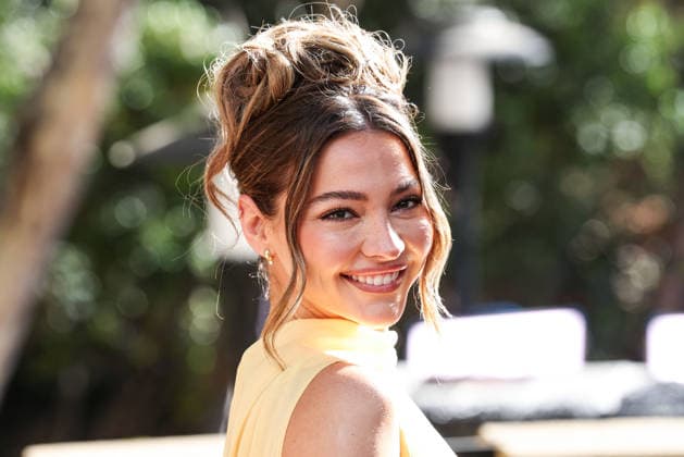 Netflix s Outer Banks Season 5 Event: Pogues For Life A Fan Farewell HOLLYWOOD, LOS ANGELES, CALIFORNIA, USA - AUGUST 15: Madelyn Cline wearing a Siedres Dalia Two-Tone Draped Chiffon Gown with Bow Detail arrives at Netflix s Outer Banks Season 5 Event: Pogues For Life A Fan Farewell held at The Ford (The John Anson Ford Amphitheatre) on August 15, 2026 in Hollywood, Los Angeles, California, United States. Hollywood The Ford (The John Anson Ford Amphitheatre) California United States Copyright: xXavierxCollin ImagexPressxAgencyx