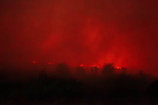 August 16, 2026, Merthyr Tydfil, GB: MERTHYR TYDFIL, WALES, UK, AUGUST 16, 2026: Firefighters from South Wales Fire and Rescue Service battle a wildfire near Dowlais Top as flames approach the Heads of the Valleys road in Merthyr Tydfil, Wales. The wildfire comes after an extended period of hot and dry weather across the United Kingdom. Merthyr Tydfil GB  - ZUMAq101 20260816_zna_q101_081 Copyright: xEthanxFowlerx