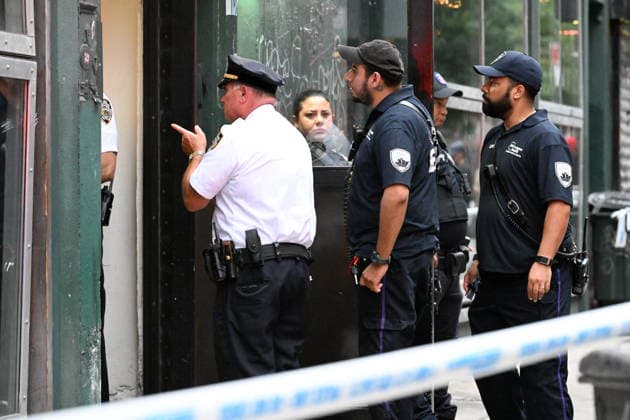 Police Involved Shooting At 126 Ludlow Street In New York City NEW YORK CITY, UNITED STATES - AUGUST 16: NYPD officers work at the scene where a suspect carrying a butcher knife was shot by officers at 126 Ludlow Street within the confines of the 7th Precinct in Manhattan, New York, United States on Sunday, August 16, 2026. A victim was reportedly stabbed at the location and sustained an injury to the head, the suspect when confronted by officers was shot after charging at them with a butcher knife. NYPD officers gave commands to drop the knife to the suspect. The investigation is ongoing by the NYPD. Kyle Mazza Anadolu New York United States. Editorial use only. Please get in touch for any other usage.  Copyright: x2026xAnadoluxKylexMazzax