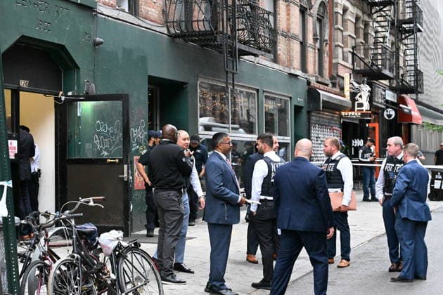 Police Involved Shooting At 126 Ludlow Street In New York City NEW YORK CITY, UNITED STATES - AUGUST 16: NYPD officers work at the scene where a suspect carrying a butcher knife was shot by officers at 126 Ludlow Street within the confines of the 7th Precinct in Manhattan, New York, United States on Sunday, August 16, 2026. A victim was reportedly stabbed at the location and sustained an injury to the head, the suspect when confronted by officers was shot after charging at them with a butcher knife. NYPD officers gave commands to drop the knife to the suspect. The investigation is ongoing by the NYPD. Kyle Mazza Anadolu New York United States. Editorial use only. Please get in touch for any other usage.  Copyright: x2026xAnadoluxKylexMazzax