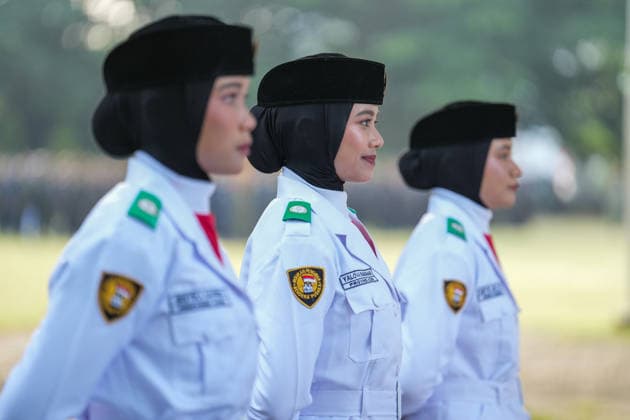 August 17, 2026, Banda Aceh, Aceh, Indonesia: The flag-raising squad performed its duties during the commemoration of the Republic of Indonesia s 81st anniversary at Blang Padang Field in Banda Aceh, Aceh Province, Indonesia, on Monday. Hundreds of students, government employees, and members of the armed forces participated in the ceremony. Banda Aceh Indonesia - ZUMAi115 20260817_zip_i115_001 Copyright: xMuhammadxIqbalx