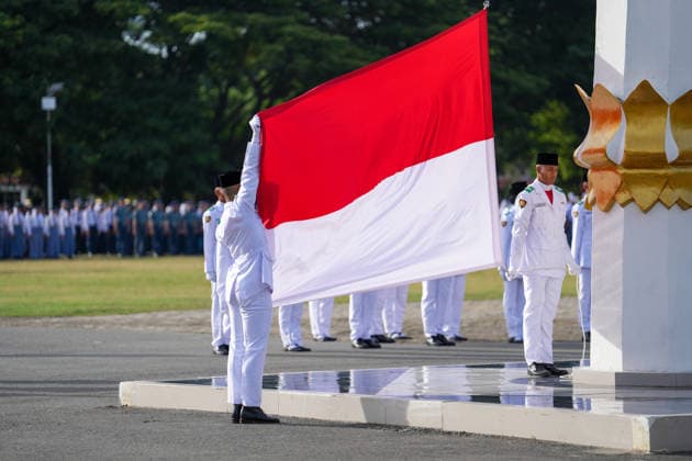 August 17, 2026, Banda Aceh, Aceh, Indonesia: The flag-raising squad performed its duties during the commemoration of the Republic of Indonesia s 81st anniversary at Blang Padang Field in Banda Aceh, Aceh Province, Indonesia, on Monday. Hundreds of students, government employees, and members of the armed forces participated in the ceremony. Banda Aceh Indonesia  - ZUMAi115 20260817_zip_i115_005 Copyright: xMuhammadxIqbalx