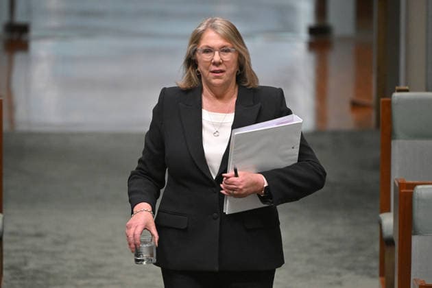 QUESTION TIME, Minister for Infrastructure Catherine King before Question Time in the House of Representatives at Parliament House in Canberra, Monday, August 17, 2026. ( NO ARCHIVING CANBERRA AUSTRALIAN CAPITAL TERRITORY AUSTRALIA  Copyright: xMICKxTSIKASx 20260817124526012344