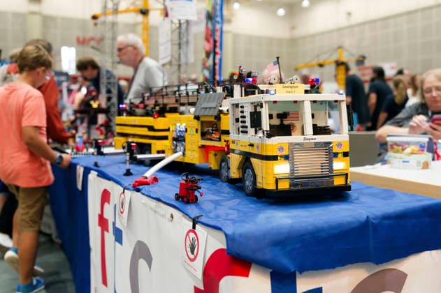 Maker Faire 2026 im Hannover Congress Centrum. Die Maker Faire ist ein familienfreundliches Mitmach-Festival für Technik, Erfindungen und kreatives Selbermachen. Sie verbindet die Elemente einer Wissenschaftsmesse, eines Jahrmarkts und eines Zukunftslabors. Erfinder, Bastler, Künstler und Start-ups zeigen dort ihre selbstgebauten Projekte vom Roboter über 3D-Druck bis hin zu Kunst und Handwerk. Im Vordergrund stehen das Ausprobieren, Mitmachen und der Ideenaustausch für alle Altersgruppen. Hannover, 16.08.2026 *** Maker Faire 2026 at the Hannover Congress Centrum. Maker Faire is a family-friendly, hands-on festival celebrating technology, inventions, and creative DIY projects. It combines elements of a science fair, a carnival, and Foto:xK.xRichter xFuturexImagex makerfaire_6806