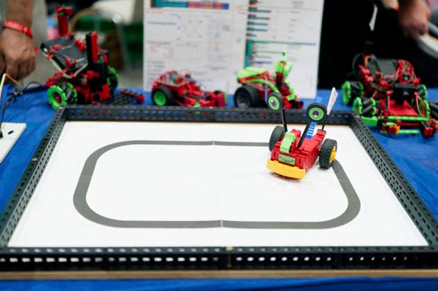 Maker Faire 2026 im Hannover Congress Centrum. Die Maker Faire ist ein familienfreundliches Mitmach-Festival für Technik, Erfindungen und kreatives Selbermachen. Sie verbindet die Elemente einer Wissenschaftsmesse, eines Jahrmarkts und eines Zukunftslabors. Erfinder, Bastler, Künstler und Start-ups zeigen dort ihre selbstgebauten Projekte vom Roboter über 3D-Druck bis hin zu Kunst und Handwerk. Im Vordergrund stehen das Ausprobieren, Mitmachen und der Ideenaustausch für alle Altersgruppen. Hannover, 16.08.2026 *** Maker Faire 2026 at the Hannover Congress Centrum. Maker Faire is a family-friendly, hands-on festival celebrating technology, inventions, and creative DIY projects. It combines elements of a science fair, a carnival, and Foto:xK.xRichter xFuturexImagex makerfaire_6833