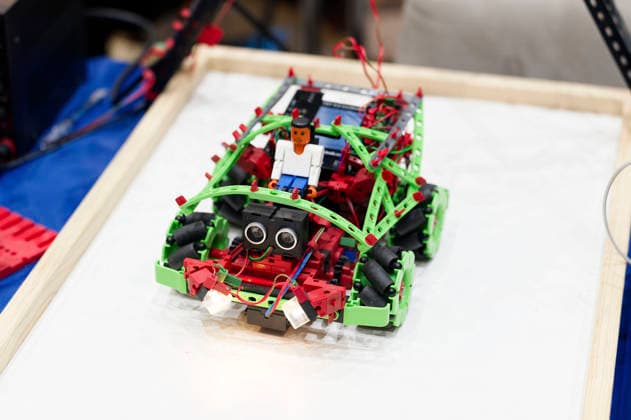 Maker Faire 2026 im Hannover Congress Centrum. Die Maker Faire ist ein familienfreundliches Mitmach-Festival für Technik, Erfindungen und kreatives Selbermachen. Sie verbindet die Elemente einer Wissenschaftsmesse, eines Jahrmarkts und eines Zukunftslabors. Erfinder, Bastler, Künstler und Start-ups zeigen dort ihre selbstgebauten Projekte vom Roboter über 3D-Druck bis hin zu Kunst und Handwerk. Im Vordergrund stehen das Ausprobieren, Mitmachen und der Ideenaustausch für alle Altersgruppen. Hannover, 16.08.2026 *** Maker Faire 2026 at the Hannover Congress Centrum. Maker Faire is a family-friendly, hands-on festival celebrating technology, inventions, and creative DIY projects. It combines elements of a science fair, a carnival, and Foto:xK.xRichter xFuturexImagex makerfaire_6834