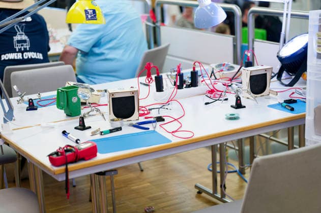 Maker Faire 2026 im Hannover Congress Centrum. Die Maker Faire ist ein familienfreundliches Mitmach-Festival für Technik, Erfindungen und kreatives Selbermachen. Sie verbindet die Elemente einer Wissenschaftsmesse, eines Jahrmarkts und eines Zukunftslabors. Erfinder, Bastler, Künstler und Start-ups zeigen dort ihre selbstgebauten Projekte vom Roboter über 3D-Druck bis hin zu Kunst und Handwerk. Im Vordergrund stehen das Ausprobieren, Mitmachen und der Ideenaustausch für alle Altersgruppen. Hannover, 16.08.2026 *** Maker Faire 2026 at the Hannover Congress Centrum. Maker Faire is a family-friendly, hands-on festival celebrating technology, inventions, and creative DIY projects. It combines elements of a science fair, a carnival, and Foto:xK.xRichter xFuturexImagex makerfaire_6835