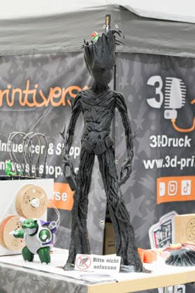 Groot auf der Maker Faire 2026 im Hannover Congress Centrum. Die Maker Faire ist ein familienfreundliches Mitmach-Festival für Technik, Erfindungen und kreatives Selbermachen. Sie verbindet die Elemente einer Wissenschaftsmesse, eines Jahrmarkts und eines Zukunftslabors. Erfinder, Bastler, Künstler und Start-ups zeigen dort ihre selbstgebauten Projekte vom Roboter über 3D-Druck bis hin zu Kunst und Handwerk. Im Vordergrund stehen das Ausprobieren, Mitmachen und der Ideenaustausch für alle Altersgruppen. Hannover, 16.08.2026 *** Groot at Maker Faire 2026 at the Hannover Congress Centrum. Maker Faire is a family-friendly, hands-on festival celebrating technology, inventions, and creative DIY projects. It combines elements of a science Foto:xK.xRichter xFuturexImagex makerfaire_6841