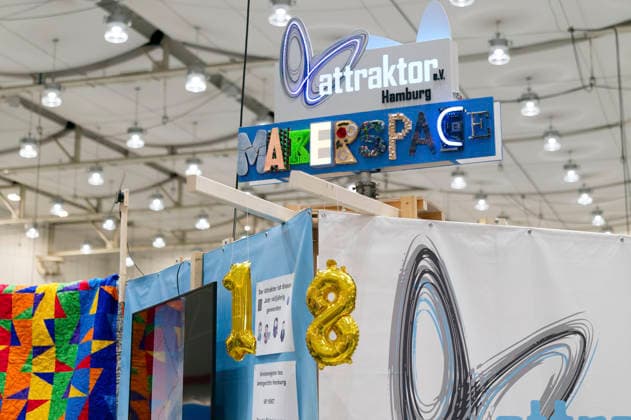 Maker Faire 2026 im Hannover Congress Centrum. Die Maker Faire ist ein familienfreundliches Attraktor e.V. auf der Mitmach-Festival für Technik, Erfindungen und kreatives Selbermachen. Sie verbindet die Elemente einer Wissenschaftsmesse, eines Jahrmarkts und eines Zukunftslabors. Erfinder, Bastler, Künstler und Start-ups zeigen dort ihre selbstgebauten Projekte vom Roboter über 3D-Druck bis hin zu Kunst und Handwerk. Im Vordergrund stehen das Ausprobieren, Mitmachen und der Ideenaustausch für alle Altersgruppen. Hannover, 16.08.2026 *** Maker Faire 2026 at the Hannover Congress Centrum. Maker Faire is a family-friendly event organized by Attraktor e.V., a hands-on festival celebrating technology, inventions, and creative DIY project Foto:xK.xRichter xFuturexImagex makerfaire_6856