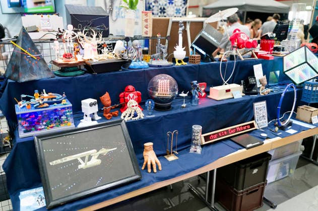 Maker Faire 2026 im Hannover Congress Centrum. Die Maker Faire ist ein familienfreundliches Mitmach-Festival für Technik, Erfindungen und kreatives Selbermachen. Sie verbindet die Elemente einer Wissenschaftsmesse, eines Jahrmarkts und eines Zukunftslabors. Erfinder, Bastler, Künstler und Start-ups zeigen dort ihre selbstgebauten Projekte vom Roboter über 3D-Druck bis hin zu Kunst und Handwerk. Im Vordergrund stehen das Ausprobieren, Mitmachen und der Ideenaustausch für alle Altersgruppen. Hannover, 16.08.2026 *** Maker Faire 2026 at the Hannover Congress Centrum. Maker Faire is a family-friendly, hands-on festival celebrating technology, inventions, and creative DIY projects. It combines elements of a science fair, a carnival, and Foto:xK.xRichter xFuturexImagex makerfaire_6858