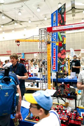 Fischertechnik auf der Maker Faire 2026 im Hannover Congress Centrum. Die Maker Faire ist ein familienfreundliches Mitmach-Festival für Technik, Erfindungen und kreatives Selbermachen. Sie verbindet die Elemente einer Wissenschaftsmesse, eines Jahrmarkts und eines Zukunftslabors. Erfinder, Bastler, Künstler und Start-ups zeigen dort ihre selbstgebauten Projekte vom Roboter über 3D-Druck bis hin zu Kunst und Handwerk. Im Vordergrund stehen das Ausprobieren, Mitmachen und der Ideenaustausch für alle Altersgruppen. Hannover, 16.08.2026 *** Fischertechnik at Maker Faire 2026 at the Hannover Congress Centrum. Maker Faire is a family-friendly, hands-on festival celebrating technology, inventions, and creative DIY projects. It combines ele Foto:xK.xRichter xFuturexImagex makerfaire_6860