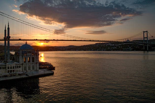 Sunrise in Istanbul ISTANBUL, TURKIYE - AUGUST 17: The sun rises behind the historic Buyuk Mecidiye Mosque along the Bosphorus strait in Istanbul, Turkiye, on August 17, 2026. Islam Yakut Anadolu Istanbul Turkey. Editorial use only. Please get in touch for any other usage.  Copyright: x2026xAnadoluxIslamxYakutx