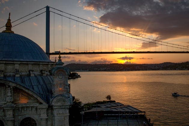 Sunrise in Istanbul ISTANBUL, TURKIYE - AUGUST 17: The sun rises behind the historic Buyuk Mecidiye Mosque along the Bosphorus strait in Istanbul, Turkiye, on August 17, 2026. Islam Yakut Anadolu Istanbul Turkey. Editorial use only. Please get in touch for any other usage.  Copyright: x2026xAnadoluxIslamxYakutx