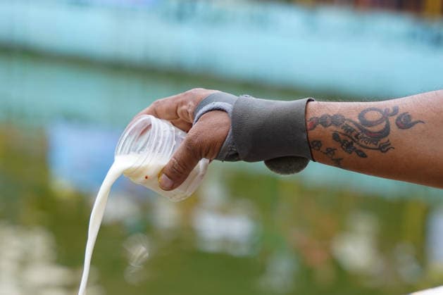 August 17, 2026, Kathmandu, Bagmati, Nepal: A devotee offers milk at a sacred pond during Nag Panchami, a Hindu festival dedicated to the worship of serpent deities. Kathmandu Nepal  - ZUMAa308 20260817_znp_a308_008 Copyright: xChandraxBahadurxAlex
