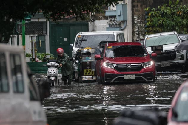 Heavy Rainfall To Continue In Manila Vehicles wade along a flooded road in Makati City, Manila, Philippines, on August 17, 2026. According to the Philippine Atmospheric, Geophysical, Astronomical and Services Administration s (PAGASA) latest weather forecast, the southwest monsoon will continue to bring heavy rainfall in Luzon, which includes Metro Manila, Ilocos Norte, Batanes, Cagayan, Cordillera Administrative Region, Tarlac, Pampanga, Cavite and Batangas. Makati Philippines  Copyright: xMarkxCristinox originalFilename: cristino-notitle260817_npGM1.jpg